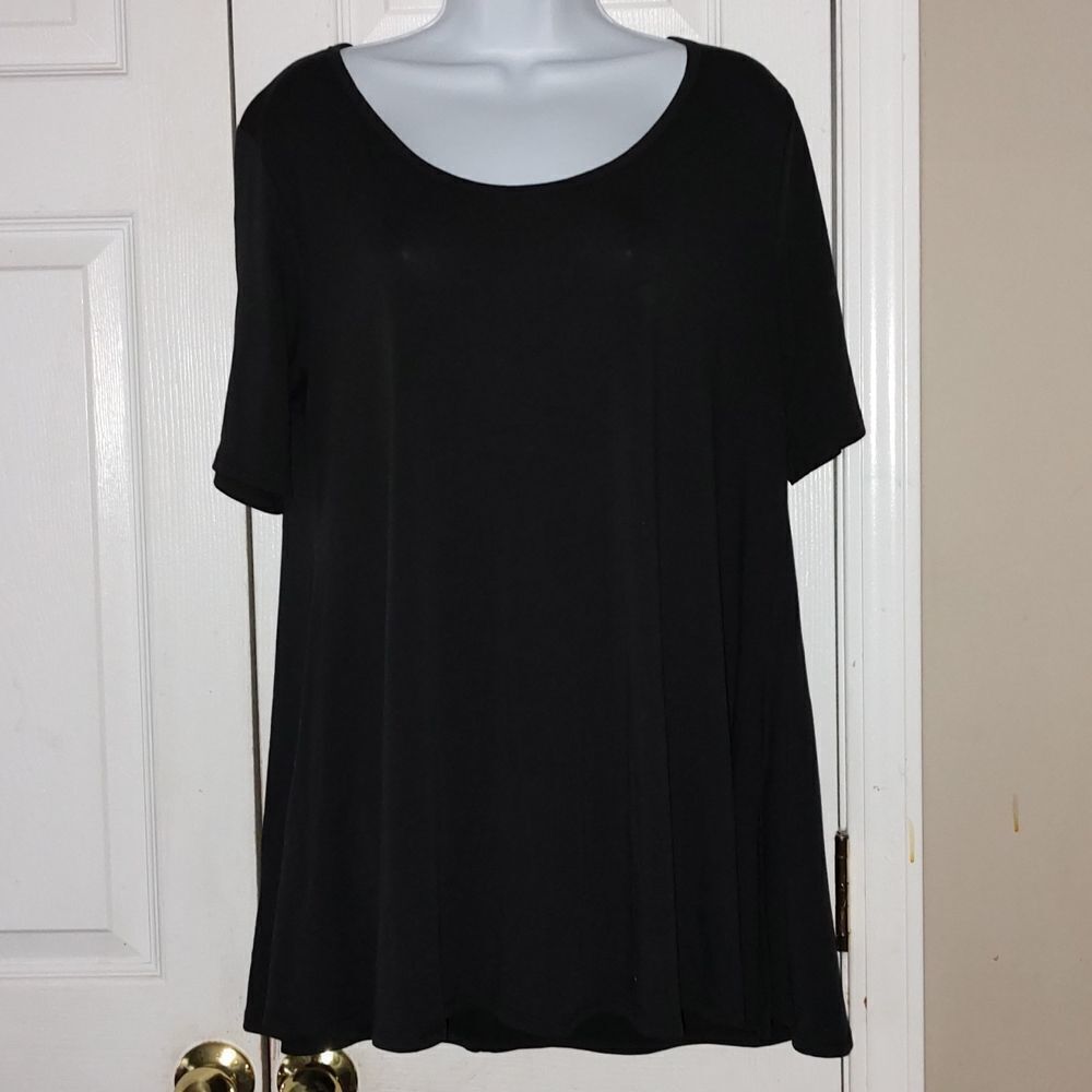 LulaRoe  black tunic Sz M